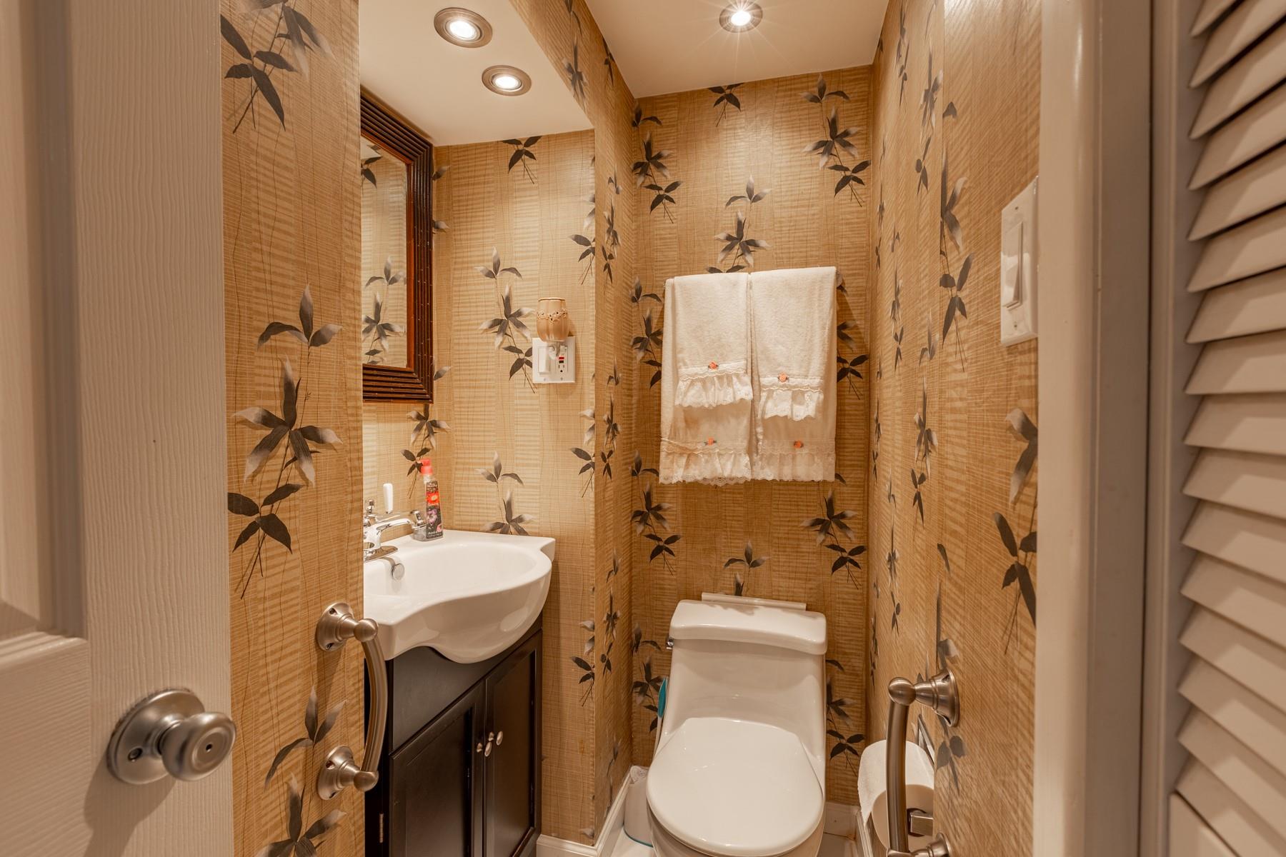 70 West Lane, Bay Shore, New York image 11