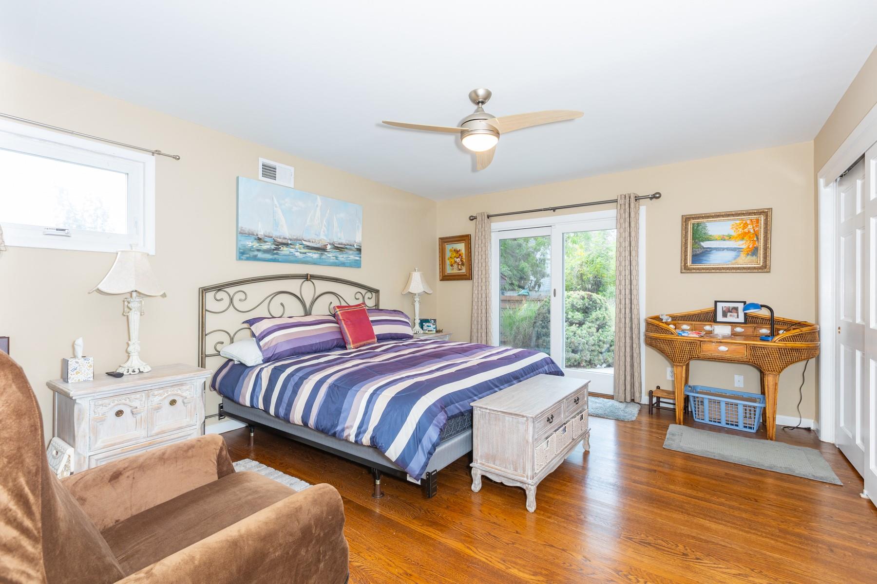 70 West Lane, Bay Shore, New York image 26