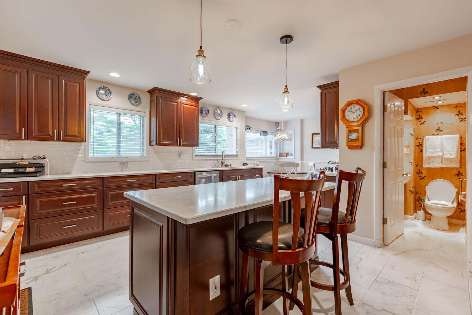 70 West Lane, Bay Shore, New York image 10