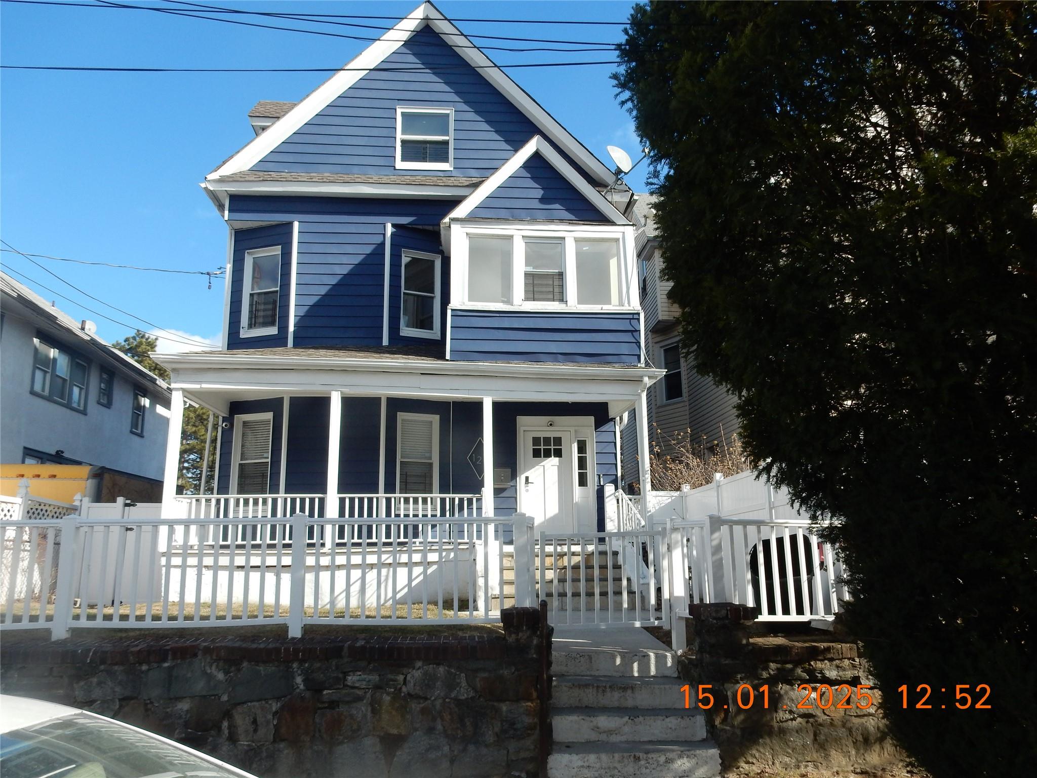 S Ave, Mount Vernon, New York - 2 Bedrooms  
1 Bathrooms - 