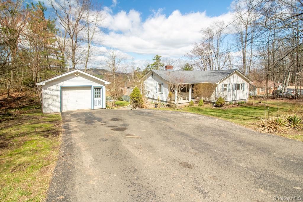Photo of 4 Old Plank Road, Ellenville, NY 12428 (MLS # 983932)