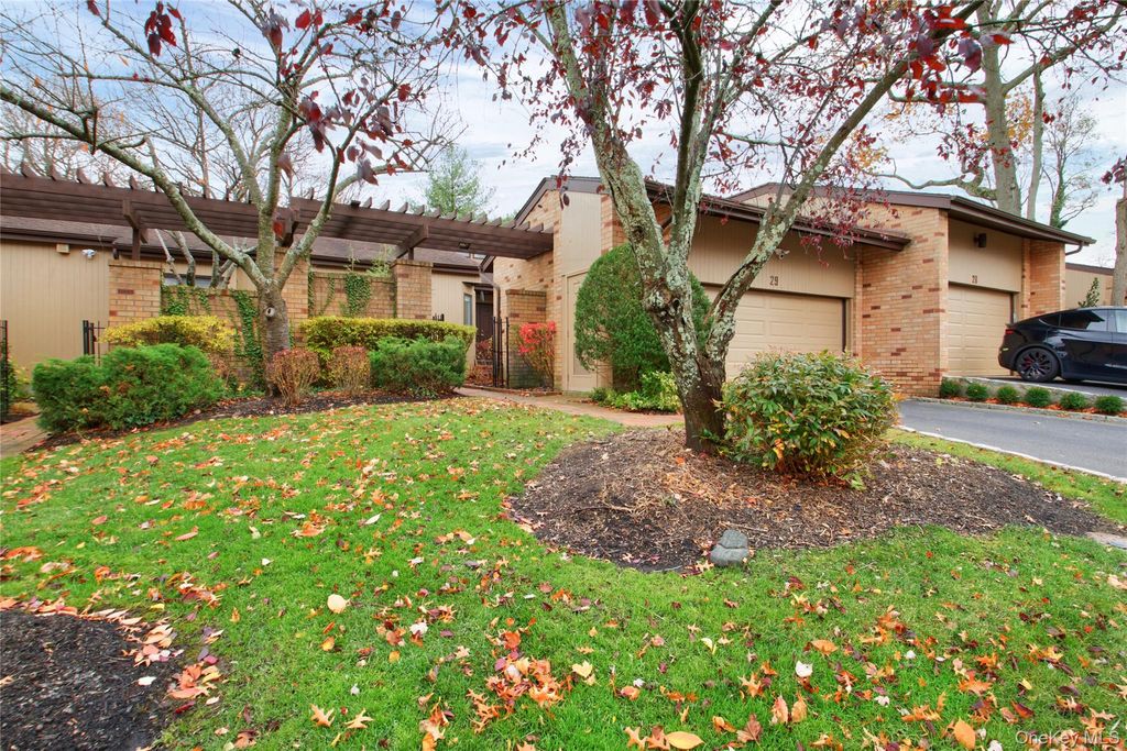 Photo of 29 Woodland Drive, Roslyn, NY 11576 (MLS # 934118)