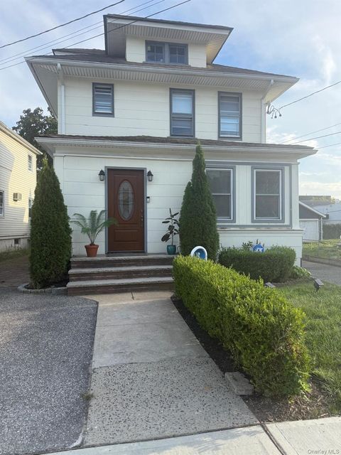 Photo of 22 Devine Street, Lynbrook, NY 11563 (MLS # 913430)