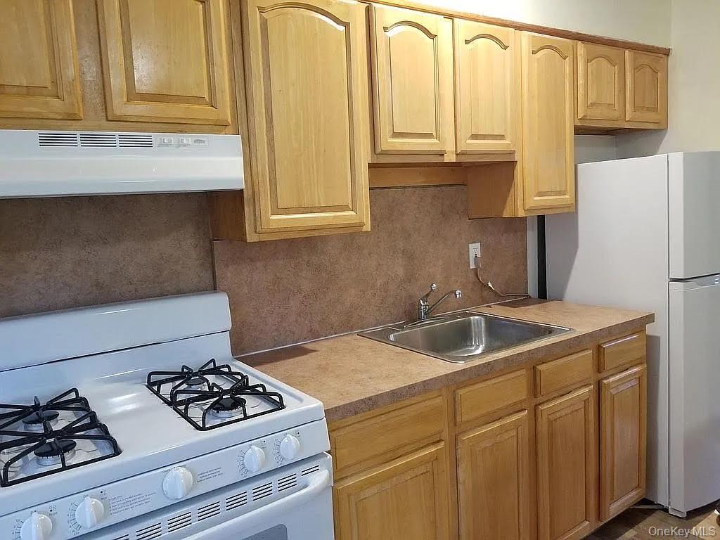 13819 Caney Lane