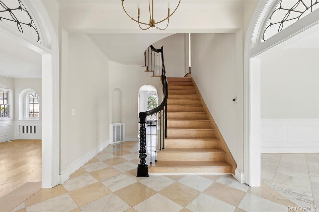 Photo of 65 W Beech Street, Long Beach, NY 11561 (MLS # 922710)