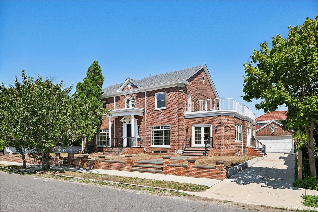 Photo of 65 W Beech Street, Long Beach, NY 11561 (MLS # 922710)