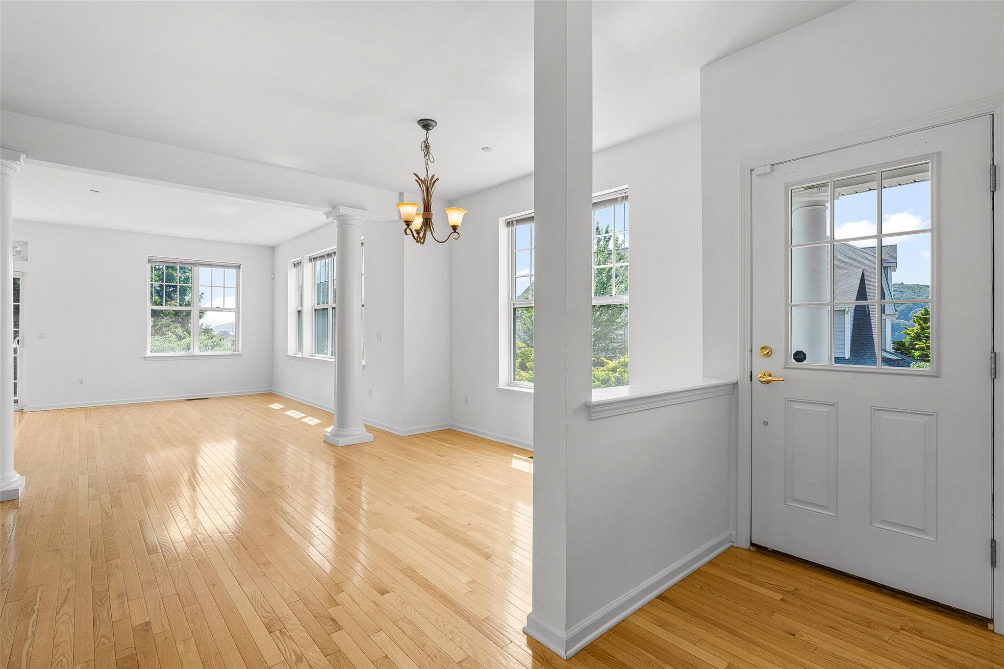 Poughkeepsie, New York 12601, United States, 2 Bedrooms Bedrooms, ,3 BathroomsBathrooms,Residential,Active,160856