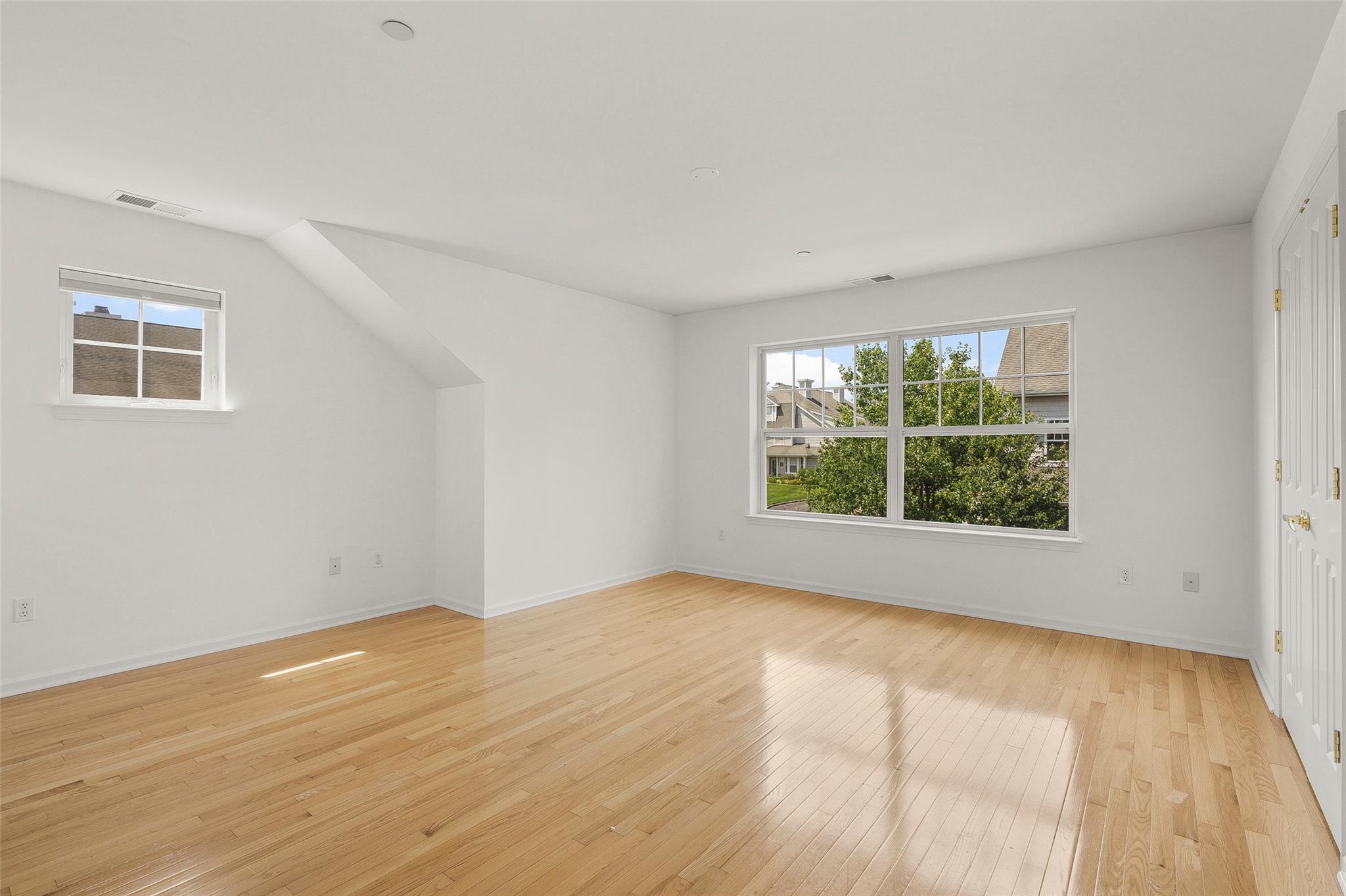 Poughkeepsie, New York 12601, United States, 2 Bedrooms Bedrooms, ,3 BathroomsBathrooms,Residential,Active,160856