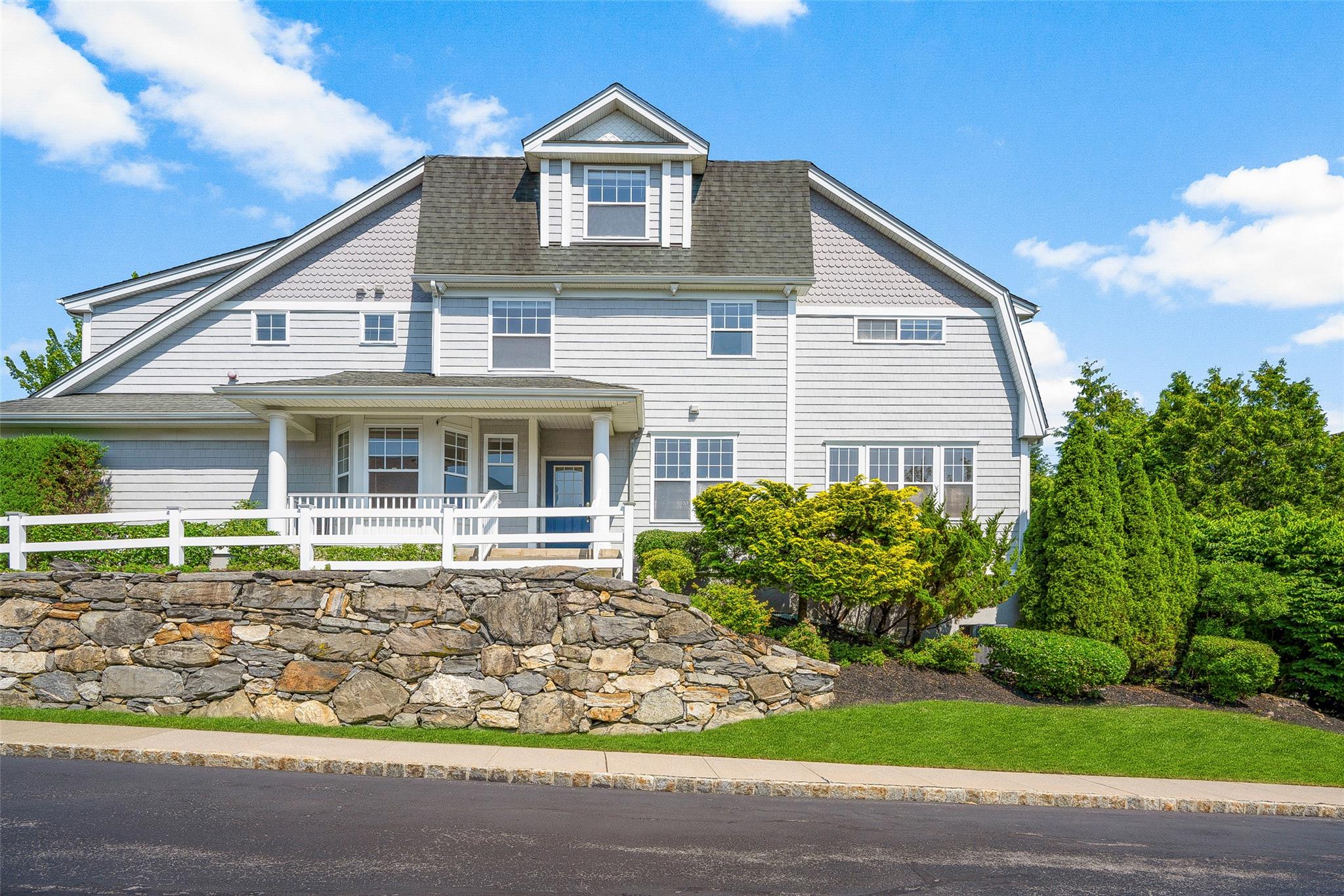 Poughkeepsie, New York 12601, United States, 2 Bedrooms Bedrooms, ,3 BathroomsBathrooms,Residential,Active,160856