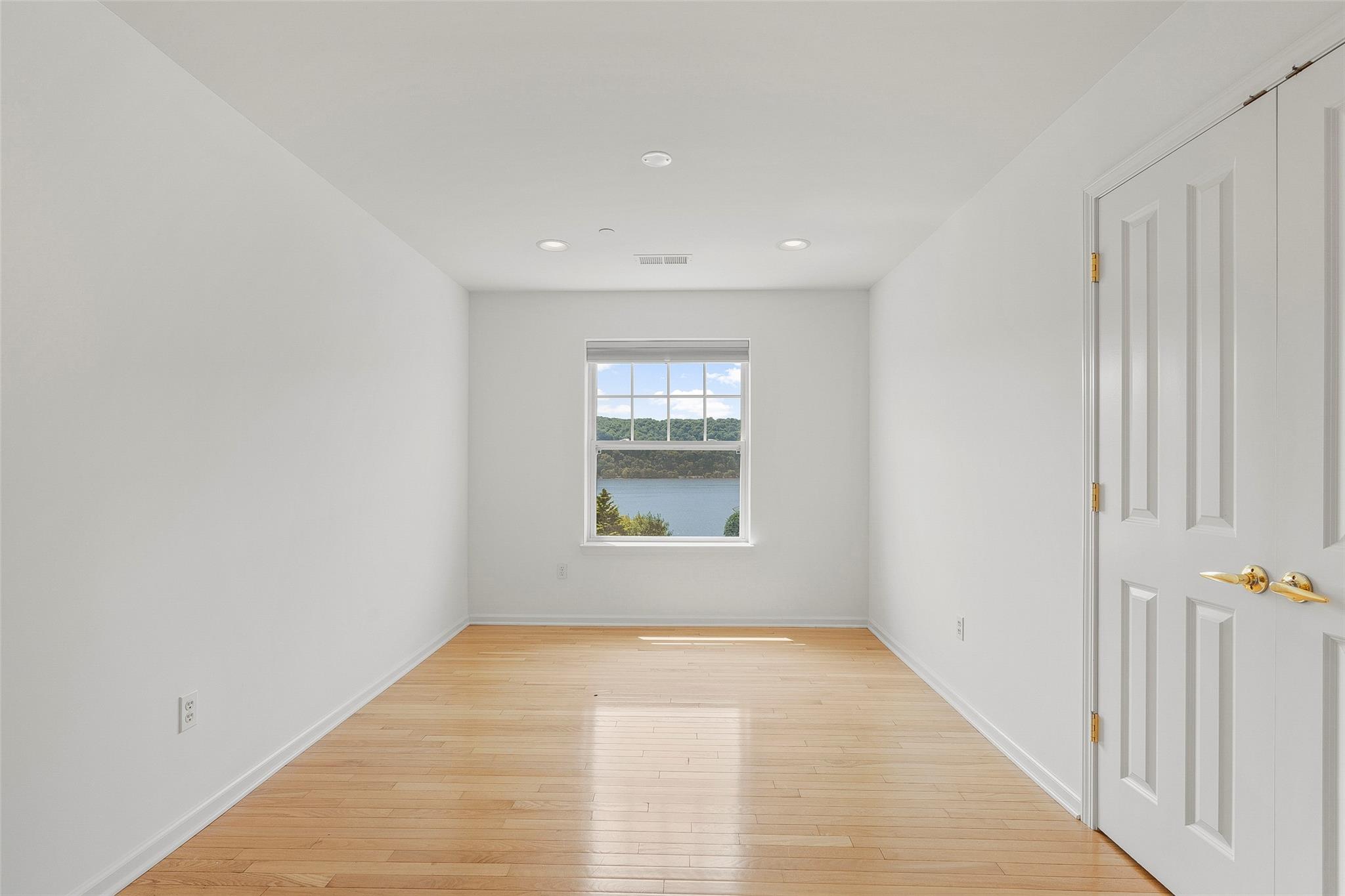 Poughkeepsie, New York 12601, United States, 2 Bedrooms Bedrooms, ,3 BathroomsBathrooms,Residential,Active,160856