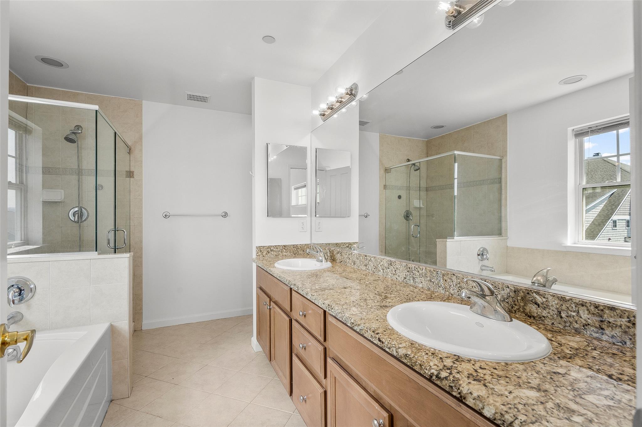 Poughkeepsie, New York 12601, United States, 2 Bedrooms Bedrooms, ,3 BathroomsBathrooms,Residential,Active,160856