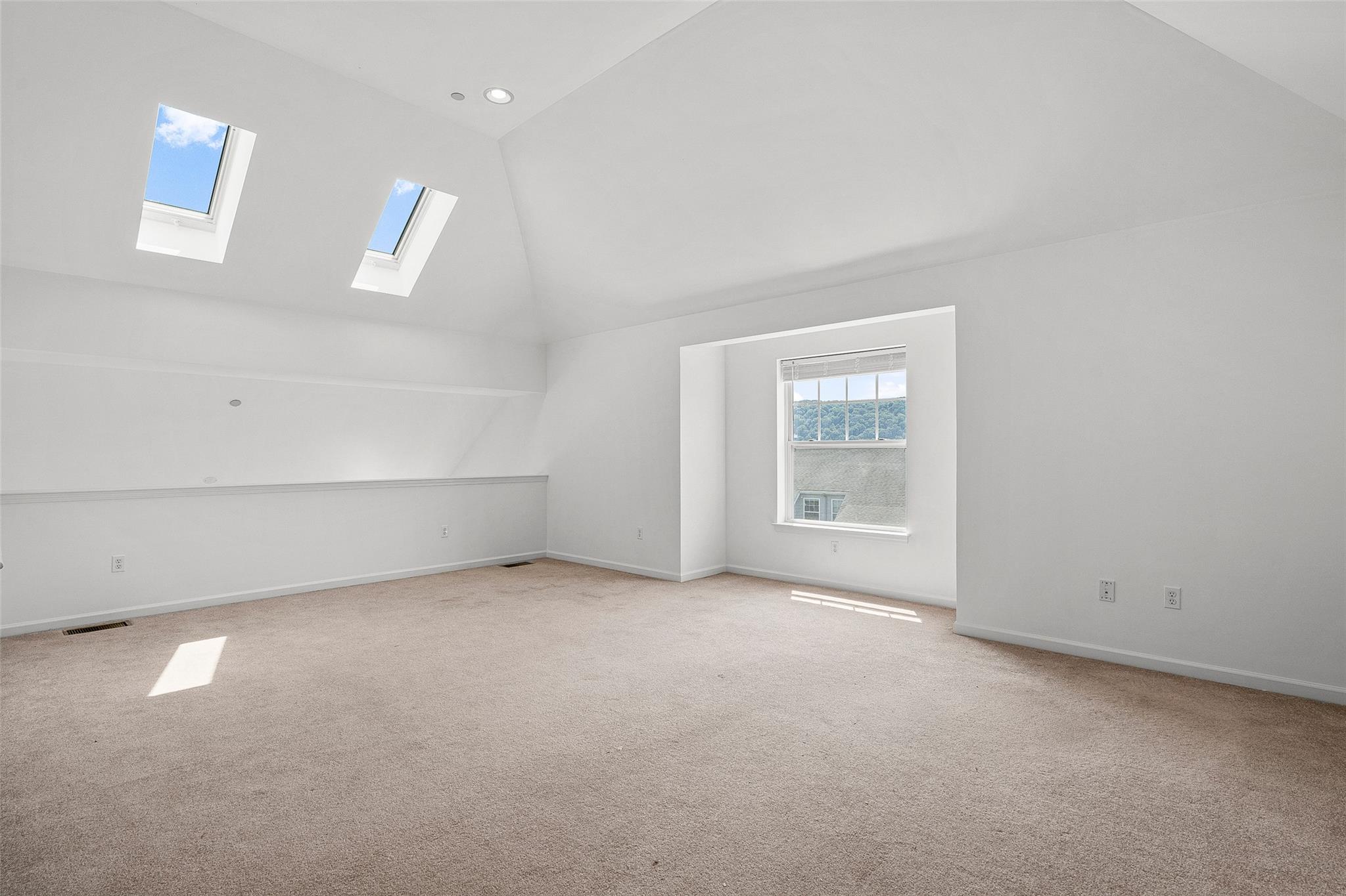 Poughkeepsie, New York 12601, United States, 2 Bedrooms Bedrooms, ,3 BathroomsBathrooms,Residential,Active,160856