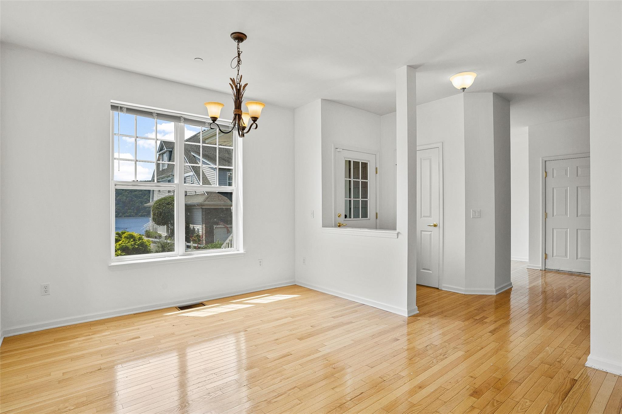 Poughkeepsie, New York 12601, United States, 2 Bedrooms Bedrooms, ,3 BathroomsBathrooms,Residential,Active,160856