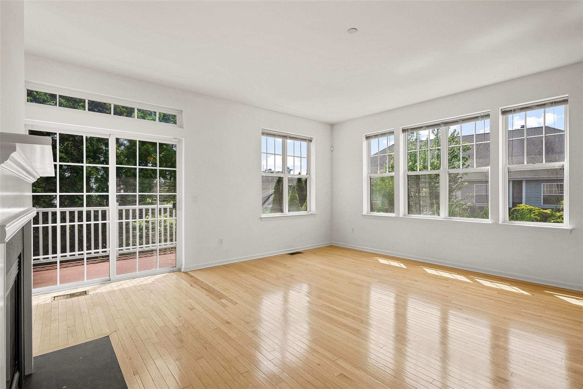 Poughkeepsie, New York 12601, United States, 2 Bedrooms Bedrooms, ,3 BathroomsBathrooms,Residential,Active,160856