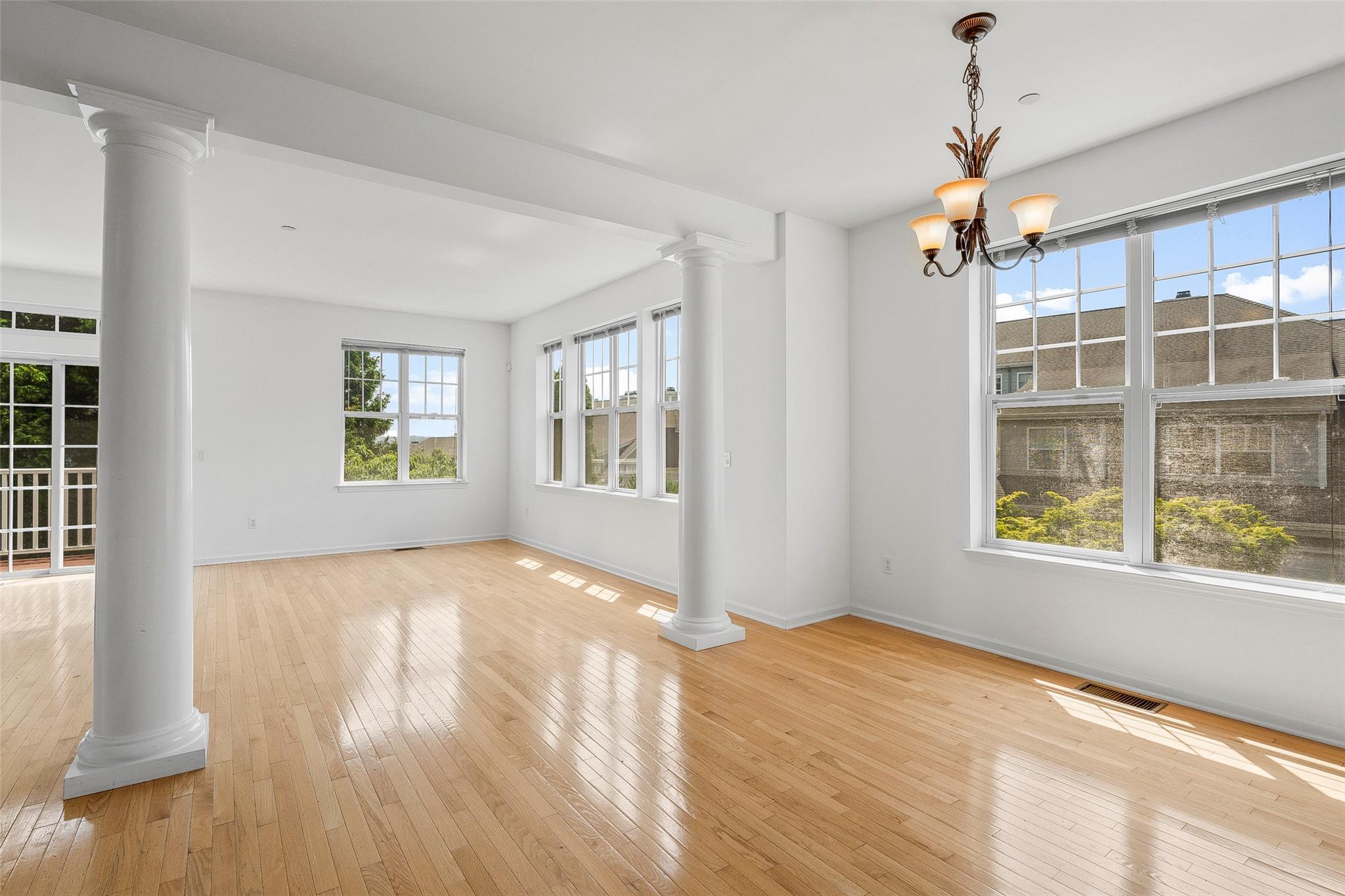 Poughkeepsie, New York 12601, United States, 2 Bedrooms Bedrooms, ,3 BathroomsBathrooms,Residential,Active,160856