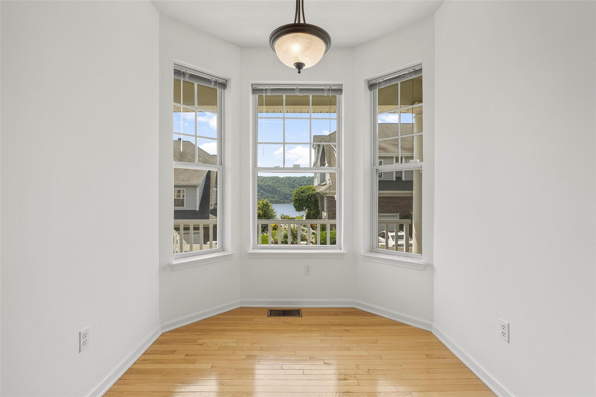 Poughkeepsie, New York 12601, United States, 2 Bedrooms Bedrooms, ,3 BathroomsBathrooms,Residential,Active,160856