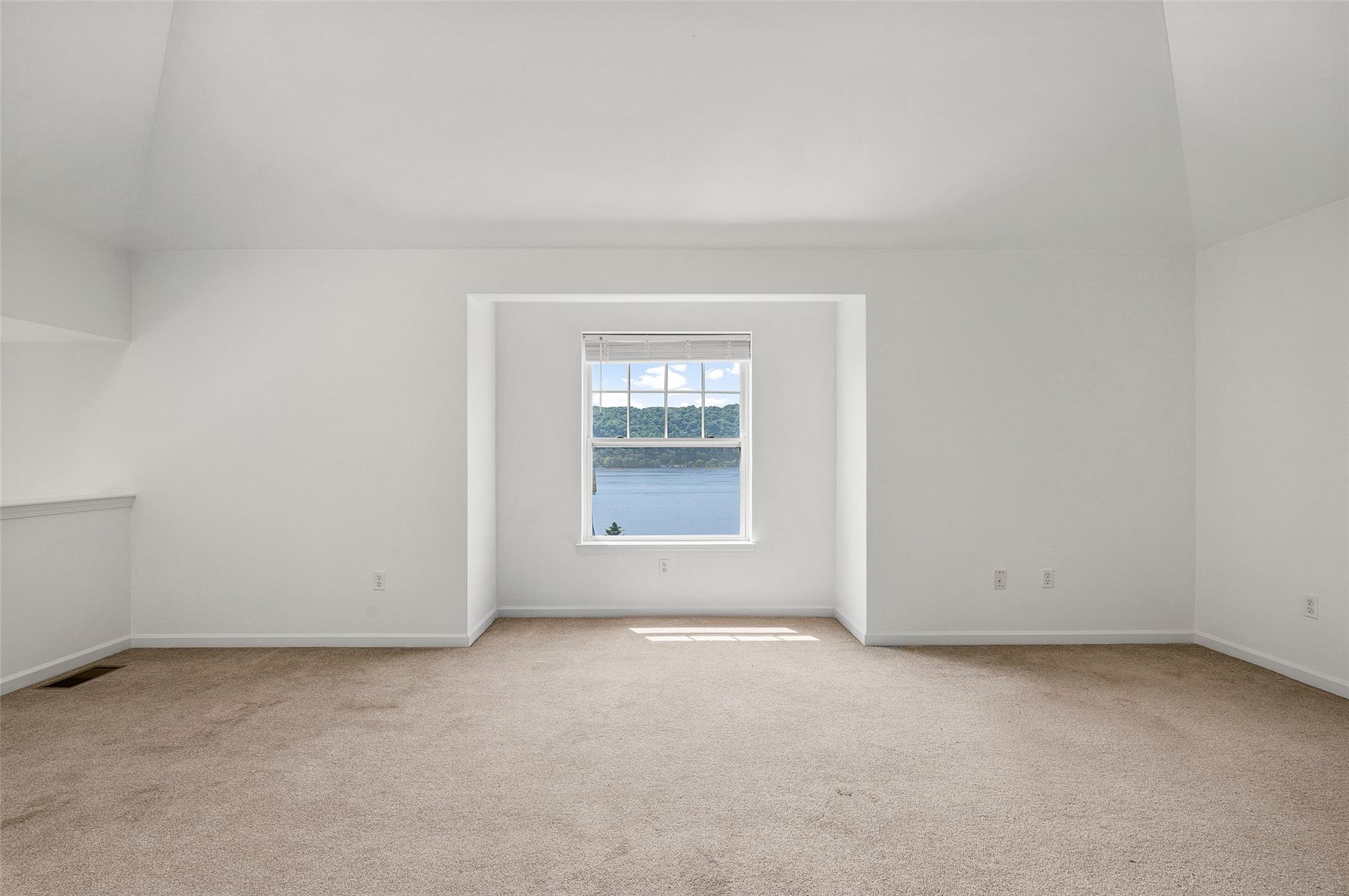 Poughkeepsie, New York 12601, United States, 2 Bedrooms Bedrooms, ,3 BathroomsBathrooms,Residential,Active,160856