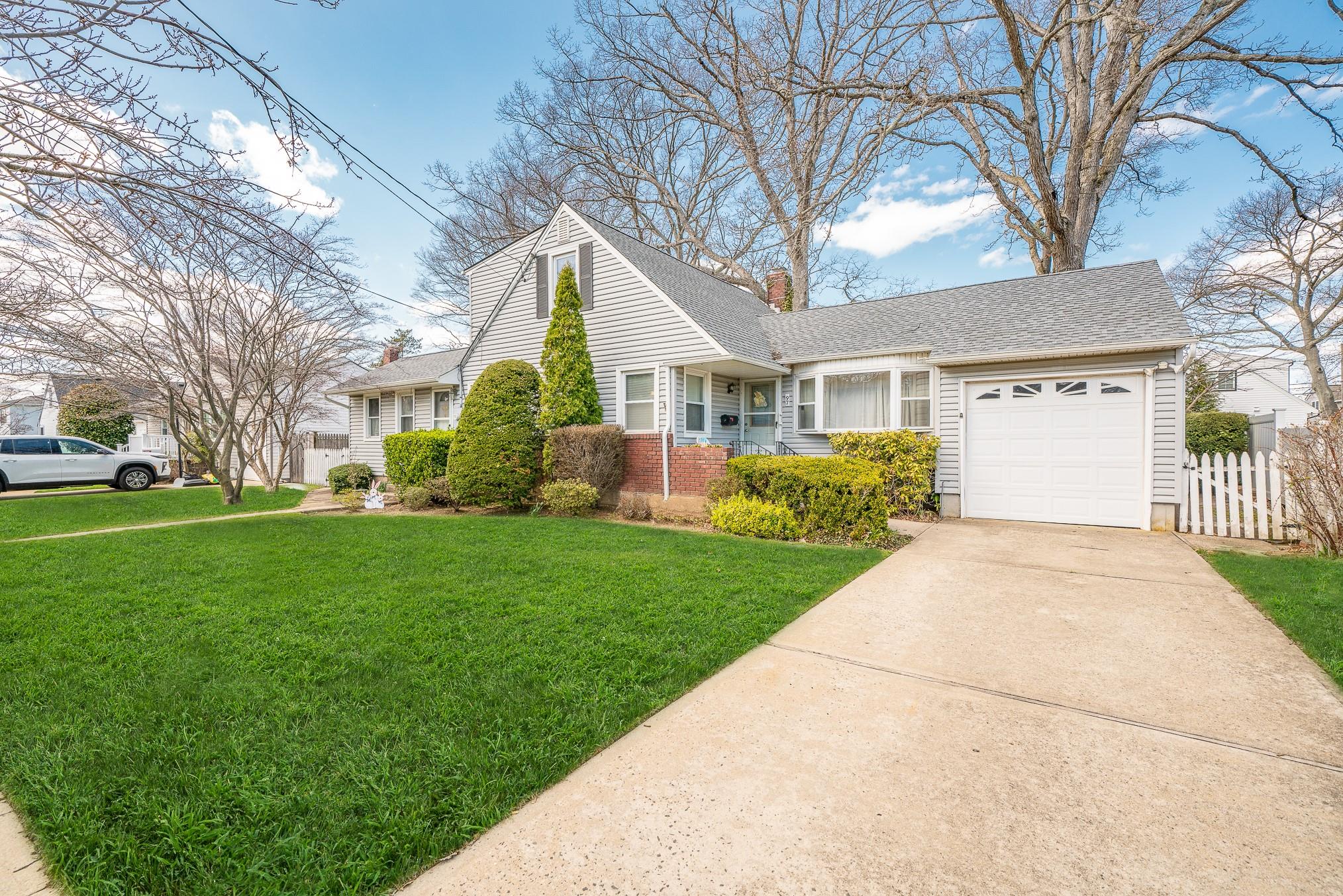 97 Rhode Island Avenue, Massapequa, New York image 1