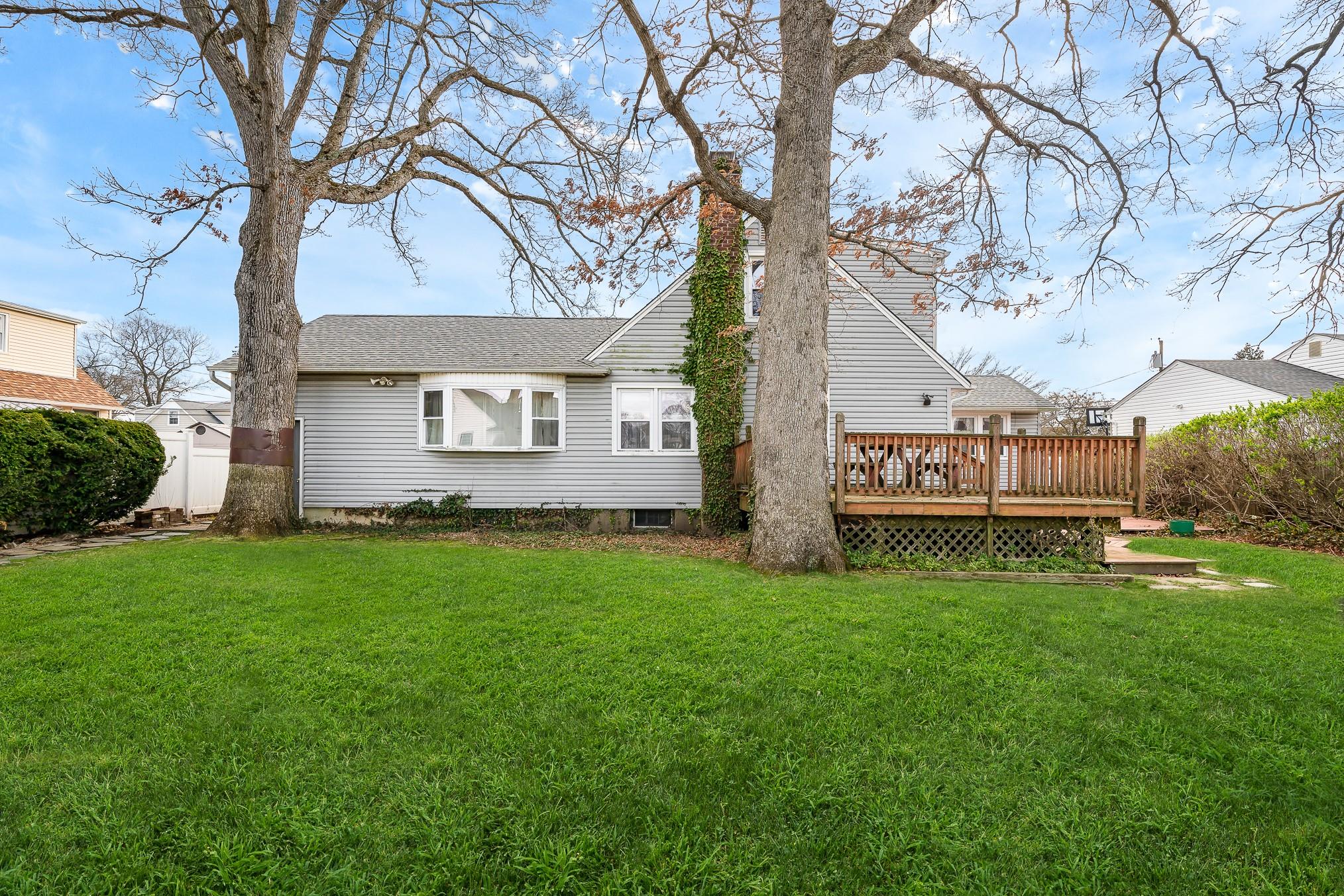 97 Rhode Island Avenue, Massapequa, New York image 12
