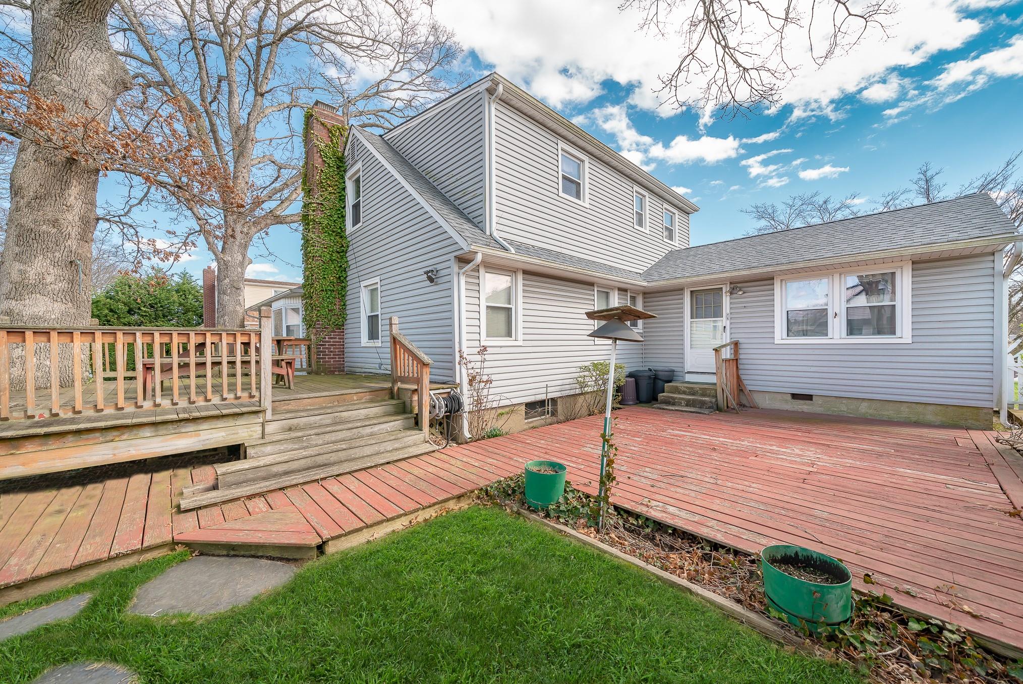 97 Rhode Island Avenue, Massapequa, New York image 13