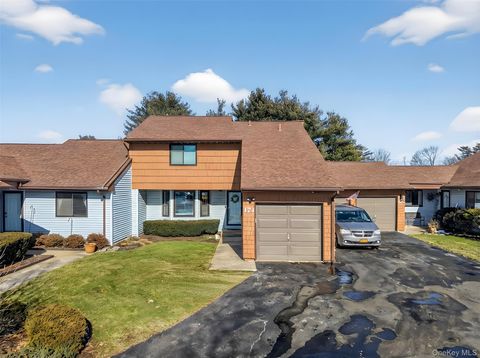 171 Melanie Way Commack NY 11725