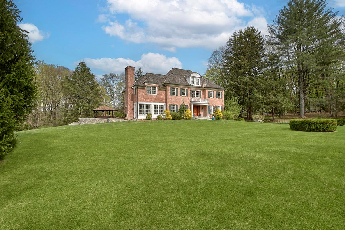2 Heathcote Drive, Mount Kisco, New York image 3