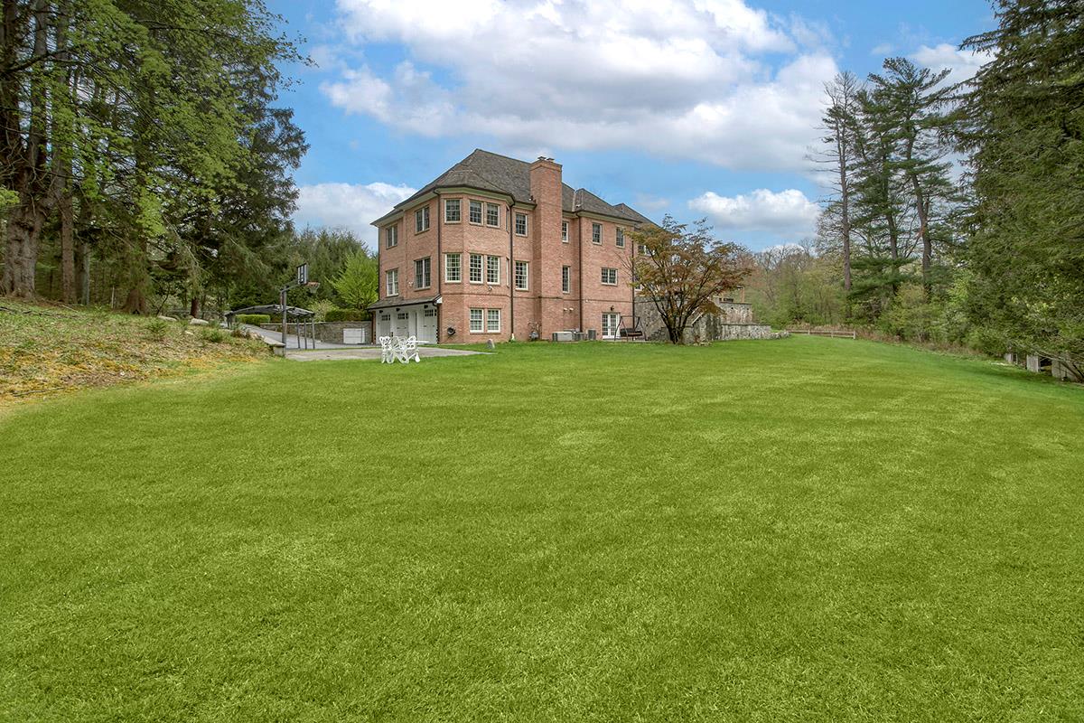 2 Heathcote Drive, Mount Kisco, New York image 40