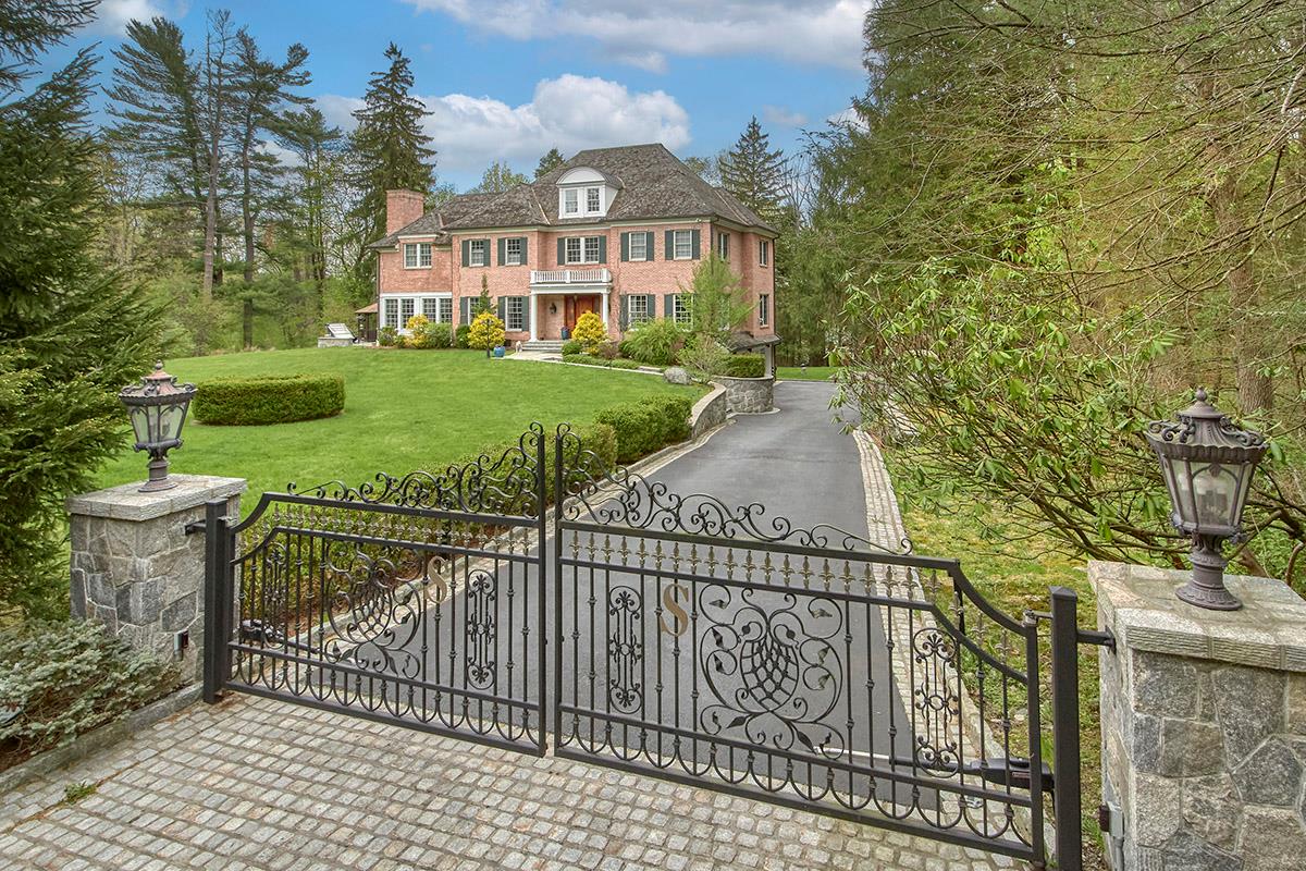 2 Heathcote Drive, Mount Kisco, New York image 2