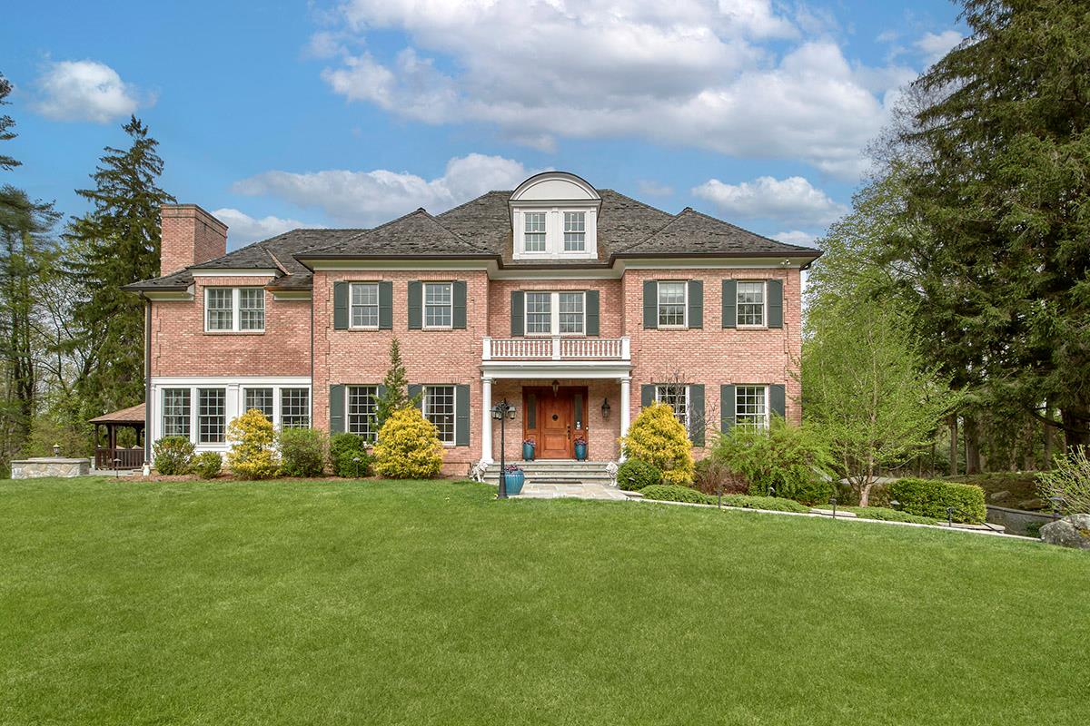 2 Heathcote Drive, Mount Kisco, New York image 1