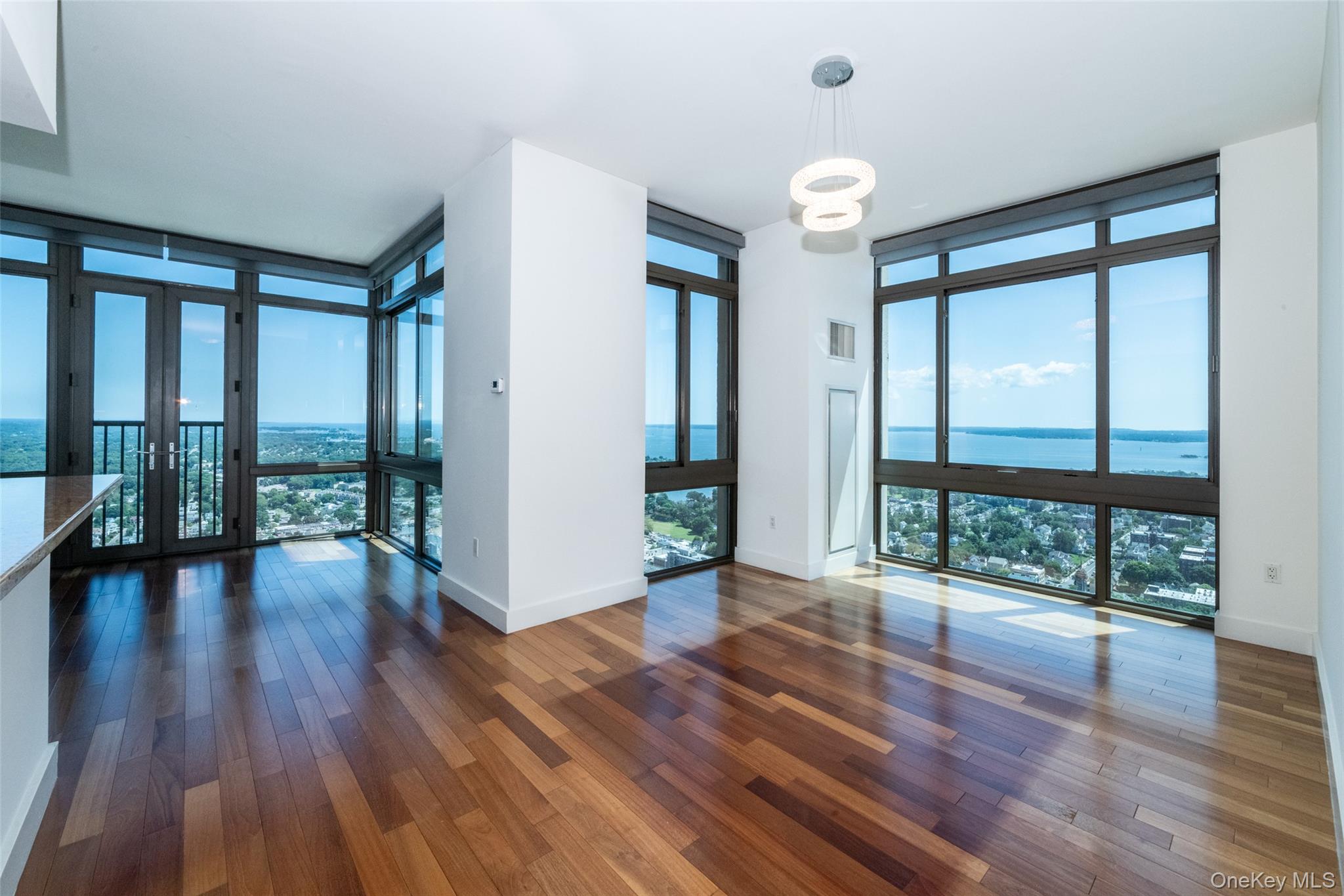 175 Huguenot Street PH 701