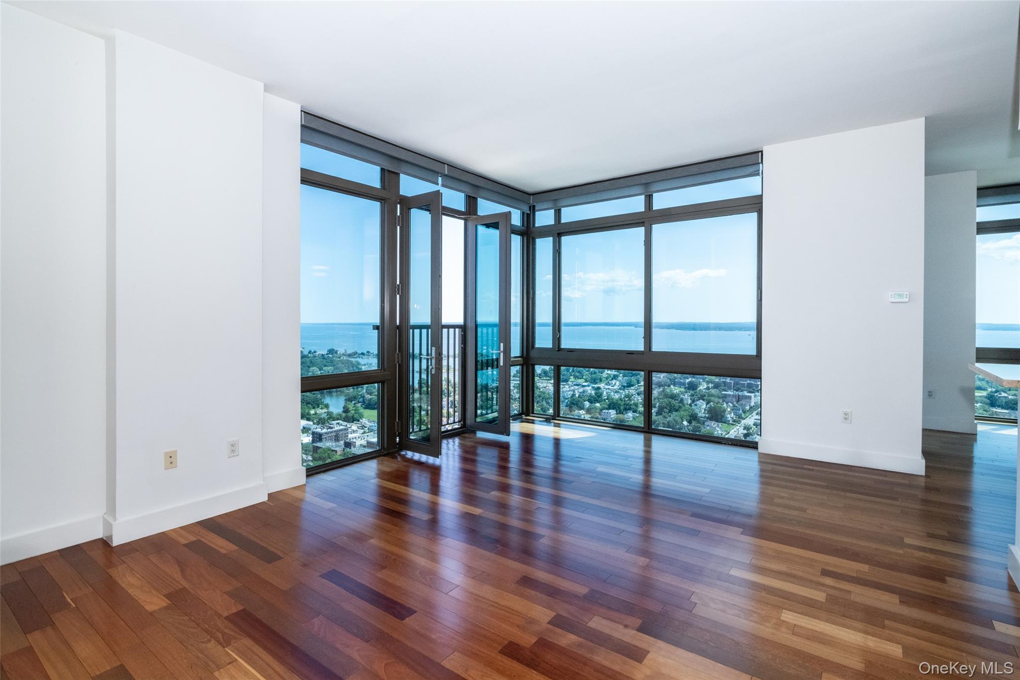 175 Huguenot Street PH 701