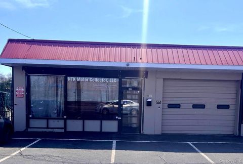 Photo of 632 Long Island Avenue, Deer Park, NY 11729 (MLS # 985077)