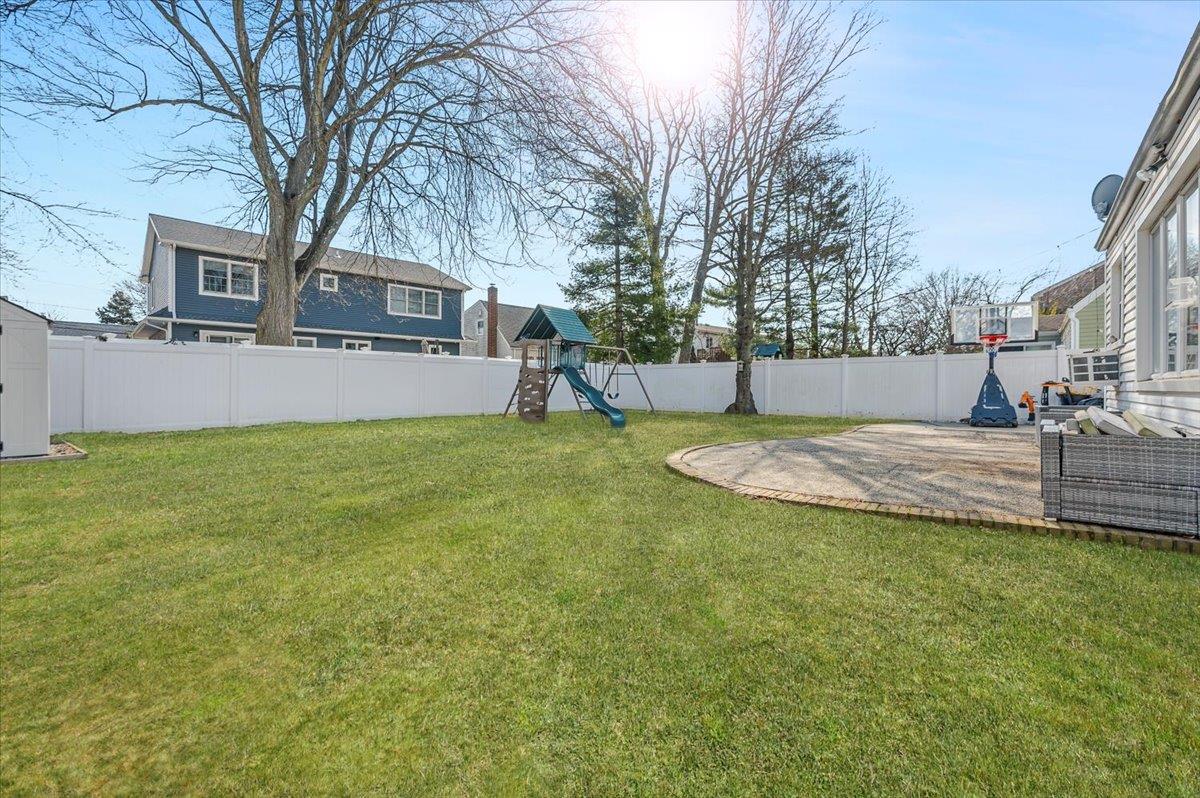 1747 Meadowbrook Road, Merrick, New York image 18