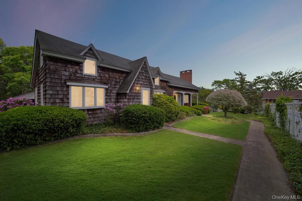 Photo of 9 Lakeland Avenue, Patchogue, NY 11772 (MLS # 991396)