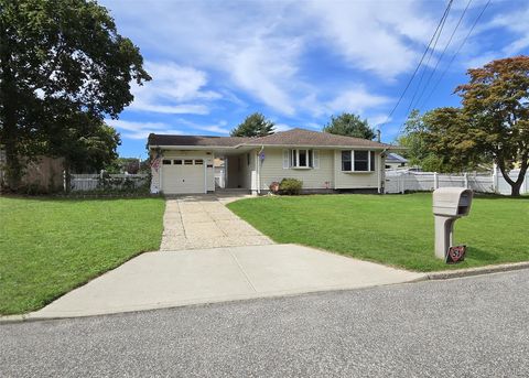 Photo of 12 Choate Avenue, Selden, NY 11784 (MLS # 911167)