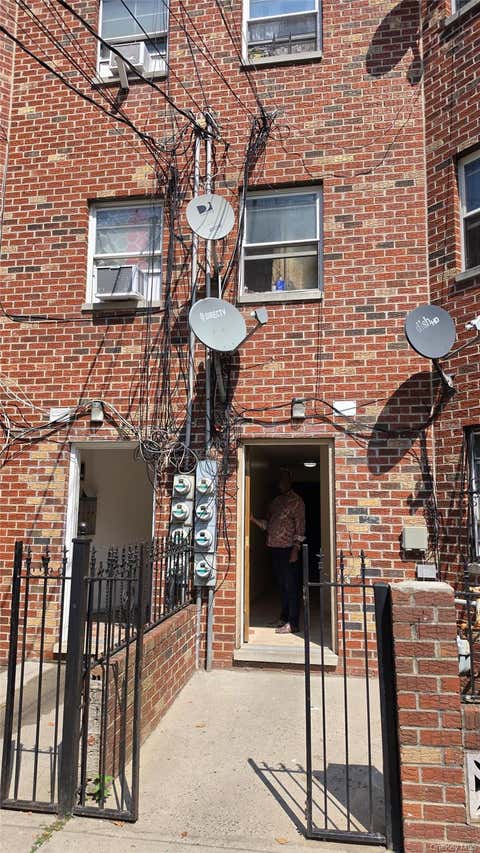 Multifamily For Sale - 1390 Bristow Street<br/> Bronx, NY 10459