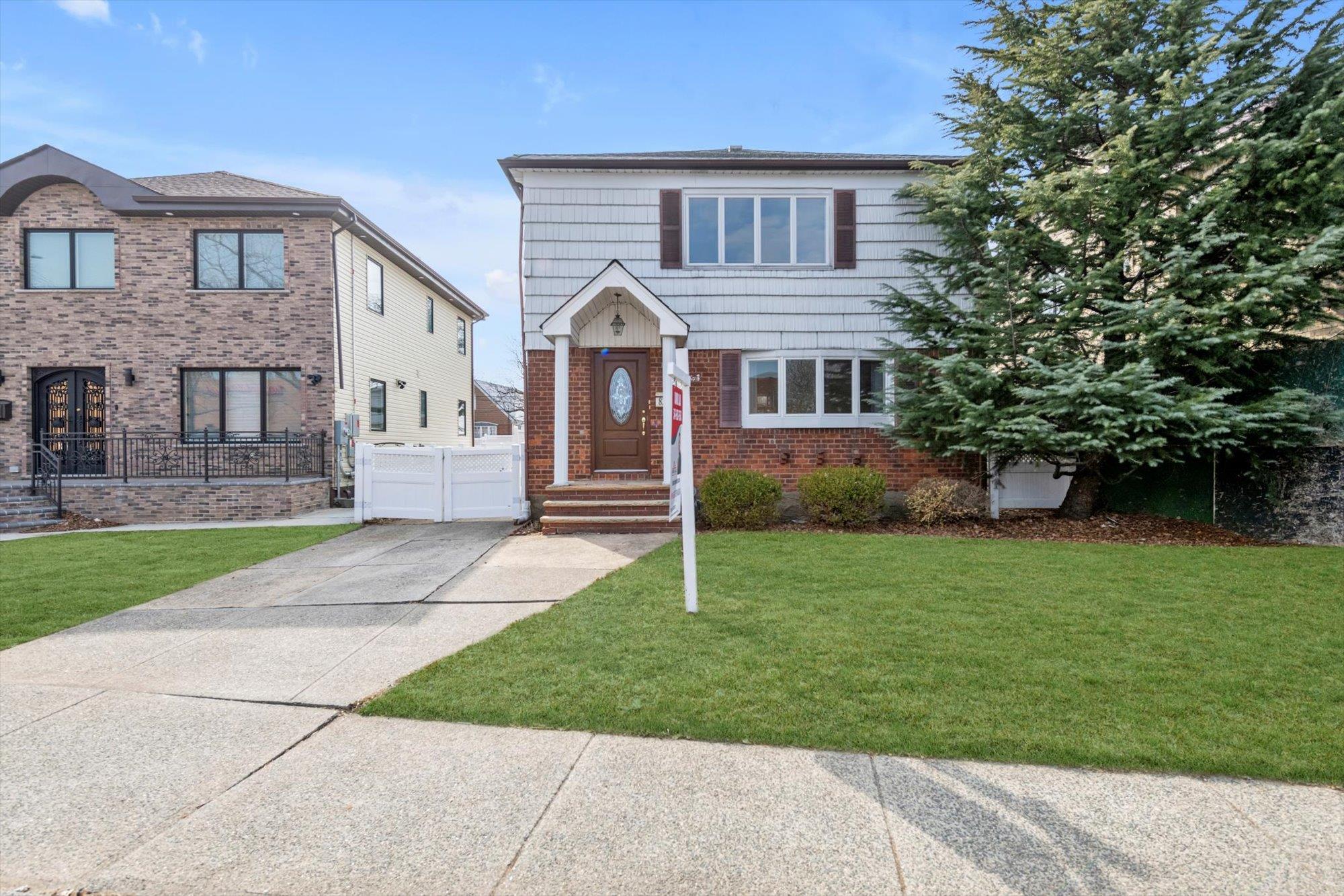 Langdale Street, New Hyde Park, Queens, NY - 4 Bedrooms  
2 Bathrooms - 