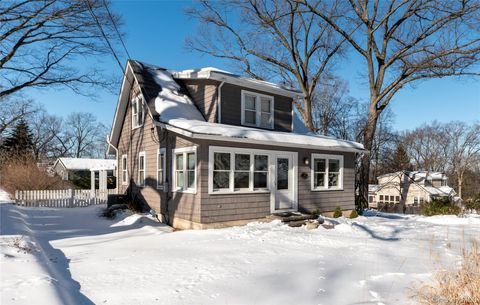 Photo of 33 Forest Glen Road, Valley Cottage, NY 10989 (MLS # 960460)