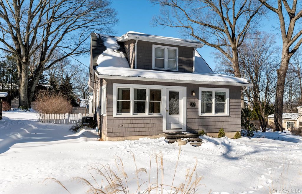 Photo of 33 Forest Glen Road, Valley Cottage, NY 10989 (MLS # 960460)