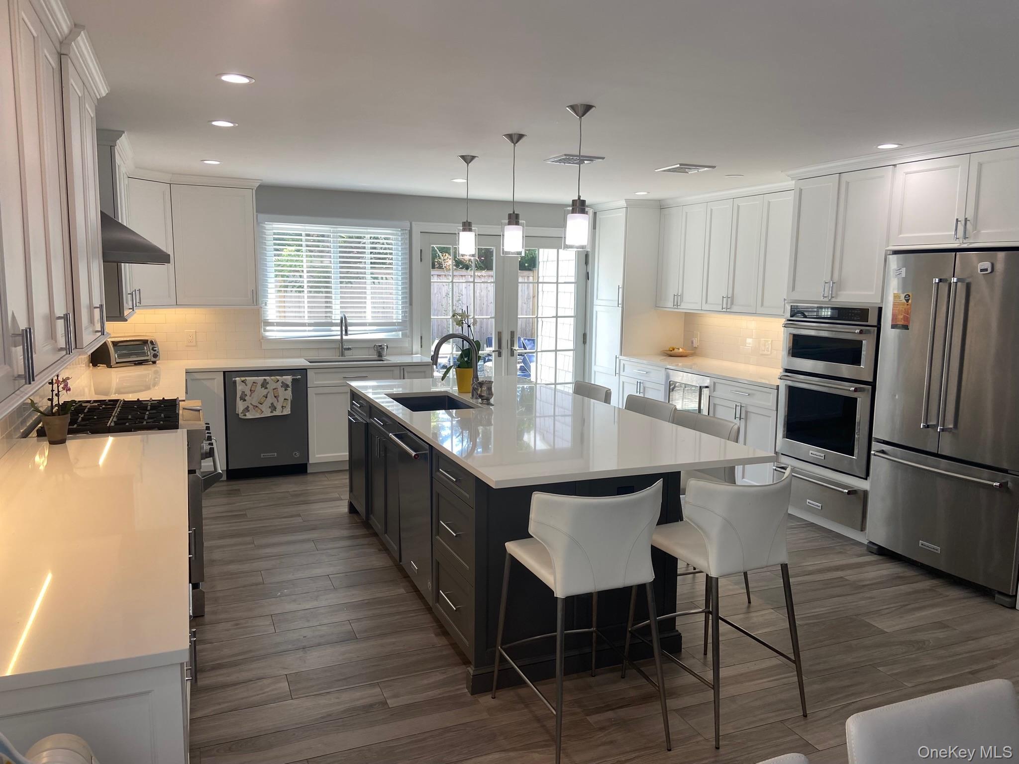 Atlantic Beach, New York 11509, United States, 6 Bedrooms Bedrooms, ,4 BathroomsBathrooms,Residential,Active,193443