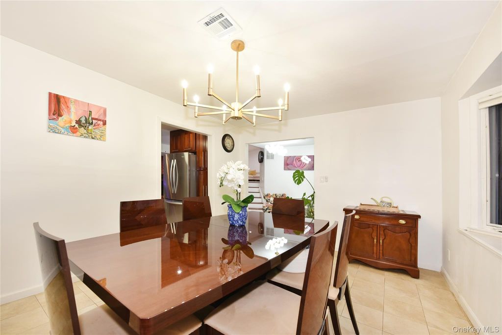 Photo of 116 Nottingham Road, Manhasset Hills, NY 11040 (MLS # 952954)