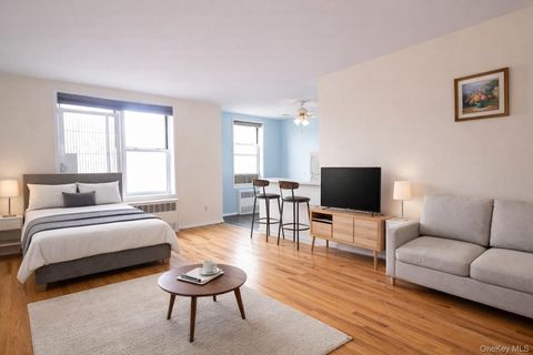 Homes For Sale - 6815 Selfridge Street #6D<br/> Forest Hills, NY 11375