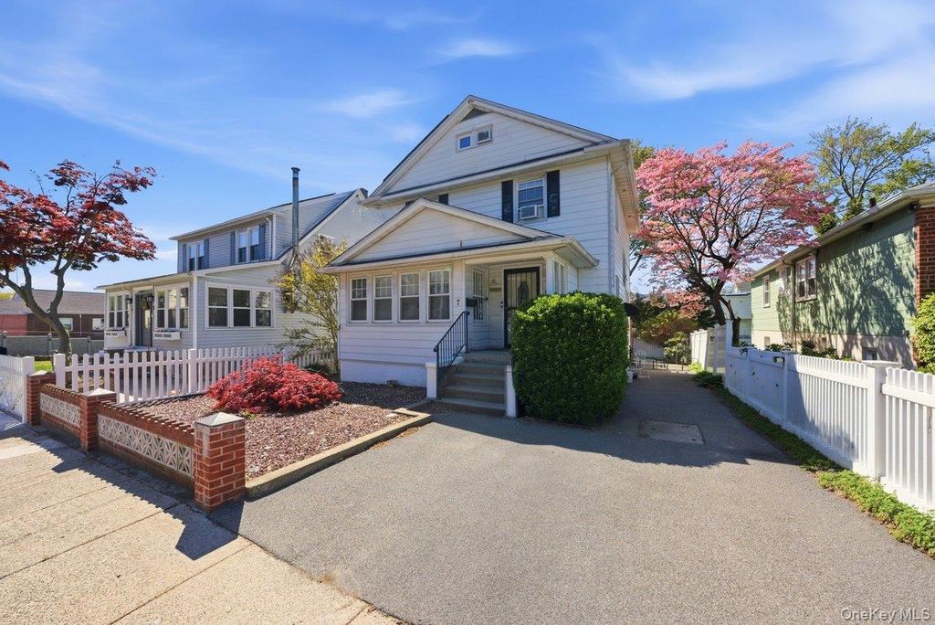 Photo of 7 Byron Avenue, Yonkers, NY 10704 (MLS # 991710)