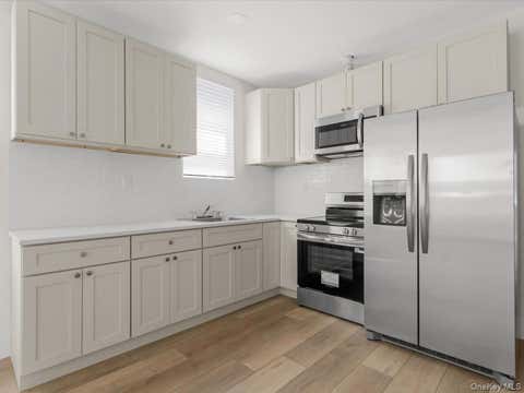 Apartment For Rent - 910 E 226th Street<br/> Bronx County, Bronx, NY 10466
