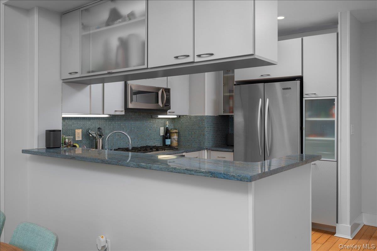 175 Huguenot Street 2208