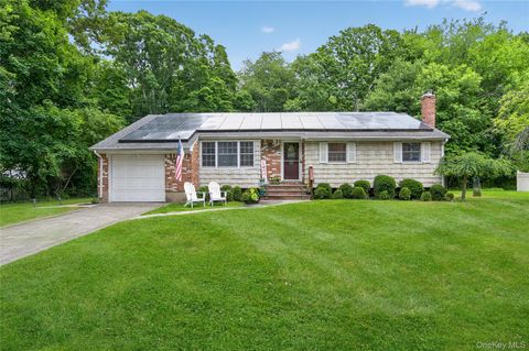 Homes For Sale - 257 Bow Drive<br/> Hauppauge, NY 11788