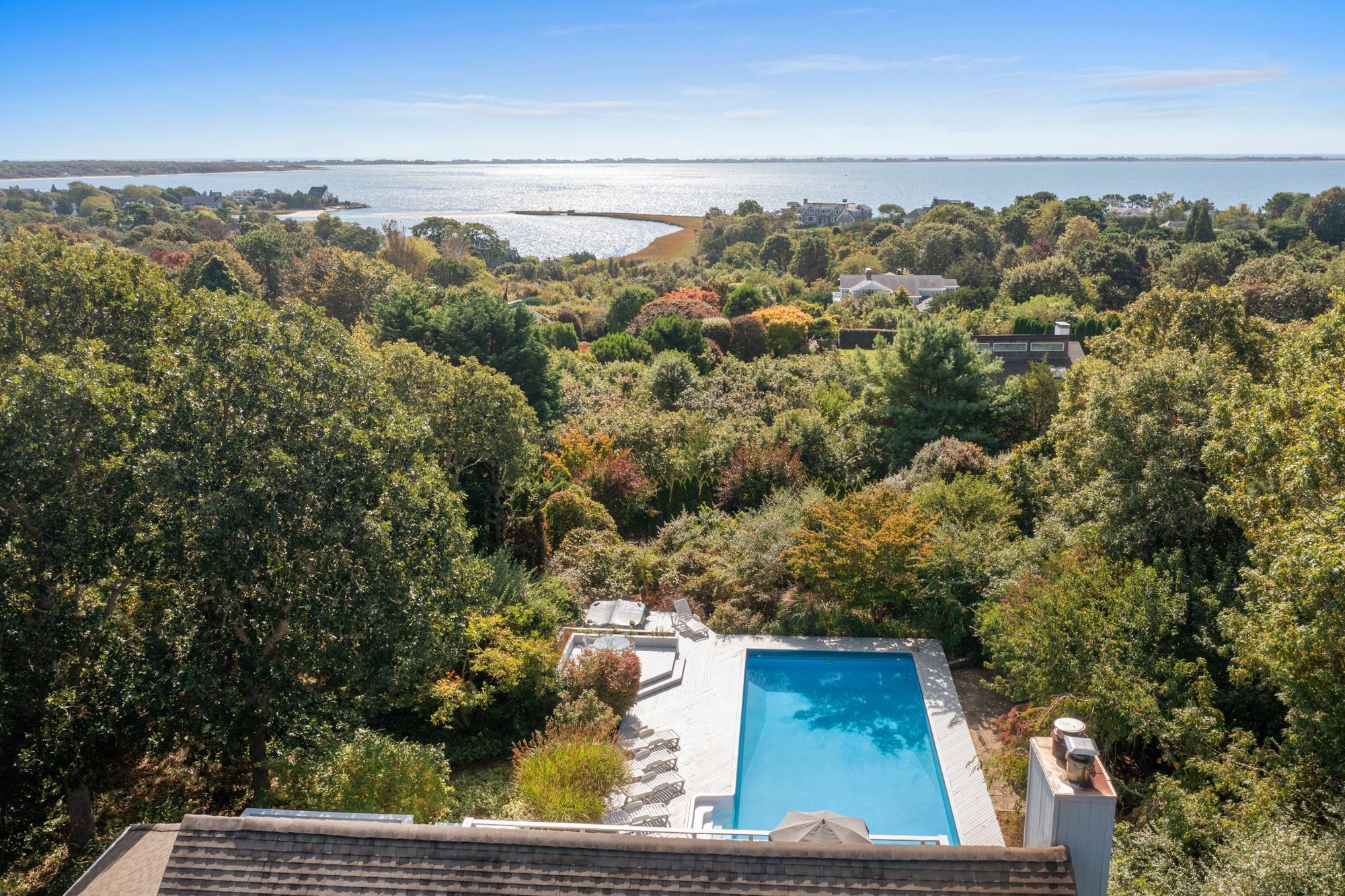 Kenwood Road, Southampton, Hamptons, NY - 4 Bedrooms  
4 Bathrooms - 