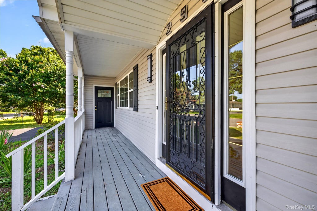 Photo of 296 Westchester Avenue, West Babylon, NY 11704 (MLS # 1030901)