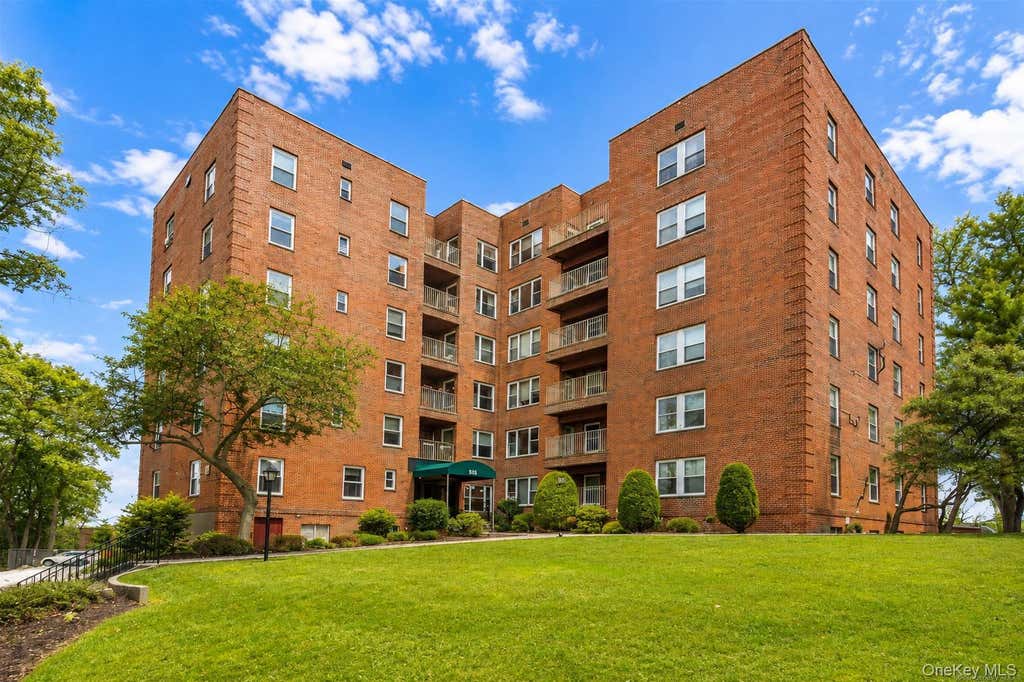 Photo of 555 Broadway #1i, Hastings-on-Hudson, NY 10706 (MLS # 1042071)