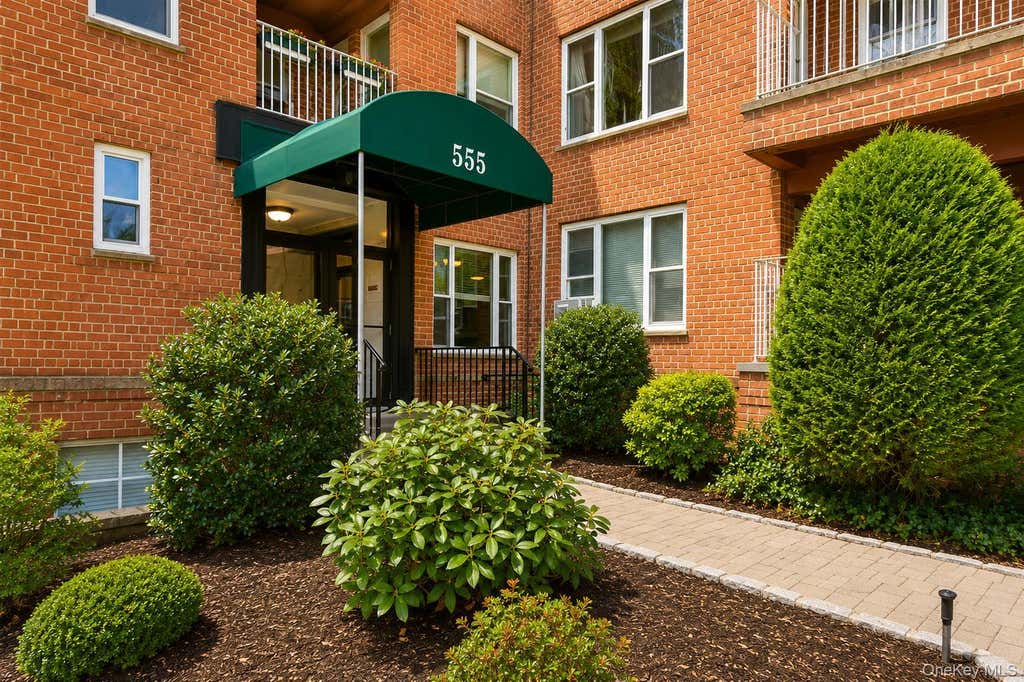Photo of 555 Broadway #1i, Hastings-on-Hudson, NY 10706 (MLS # 1042071)